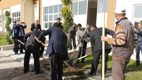 Okullar Hayat Olsun Projesi Kapsamında 600 Fidan Dikildi