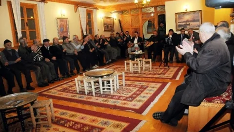 Pursaklar'da Aşıklar 'dede Torun Evi'nde Kıyasıya Atıştı