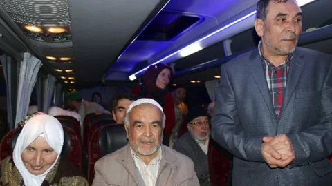 Umre Yolcuları Dua Ve Gözyaşları İle Uğurlandı