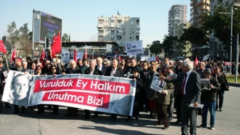 Gazeteci Uğur Mumcu Adana'da Anıldı