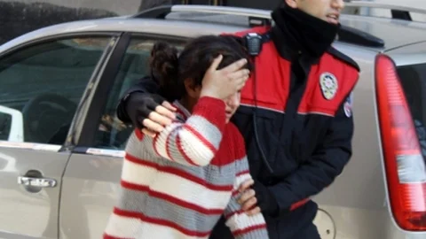 “Kovaya Çöp Atmayın” Kavgası 2 Yaralı