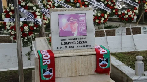 Şehit Emniyet Müdürü Ali Gaffar Okkan Mezarı Başında Anıldı