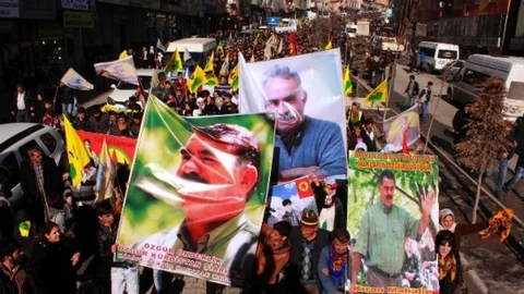 Hakkari'de “Öcalan İçin Özgürlük” Yürüyüşü Düzenlendi