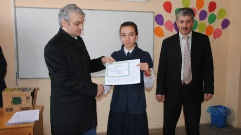 Kaymakam Güven Karne Verdi