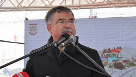 Bakan Yılmaz Sivas'ta