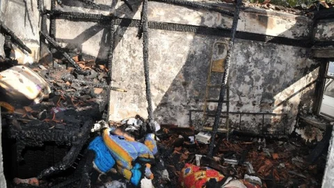 Yıldırım Evi Yaktı