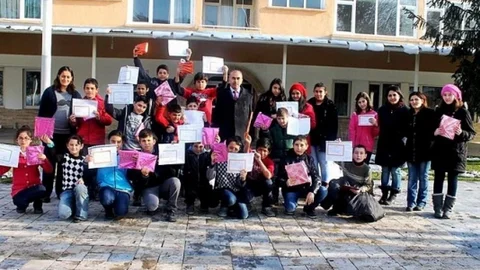 Emirdağ Belediyesi Öğrencilerin Karne Heyecanına Ortak Oldu