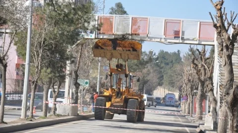 Üst Geçitte Onarım Çalışması Başladı