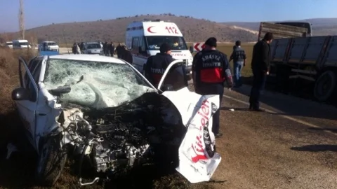 Amasya'da Otomobille Kamyon Çarpıştı 1 Ölü