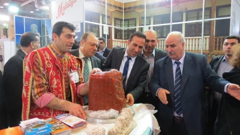 Milletvekili Öz'den Emitt'deki Malatya Standına Ziyaret