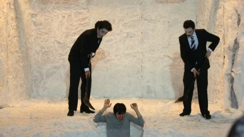 ‘Çukur' Adlı Tiyatro Oyunu Okm'de Sahnelendi