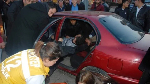 Sıkışan Yaralıya Vatandaşın Yanlış Müdahalesine Tepki