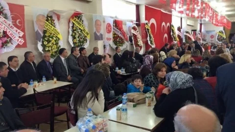 Kuşadası MHP'de Yeni Başkan Mustafa Bayraktar Oldu