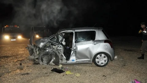 Panelvan Otomobille Çarpıştı Beş Yaralı