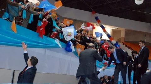 Başbakan Davutoğlu'na Üç Dilli Karşılama