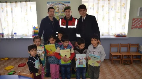 Eskişehir'de Jandarmadan İlçe Okullarına Örnek Çalışma