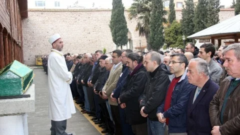 İntihar Eden Avukatın Eşi Toprağa Verildi