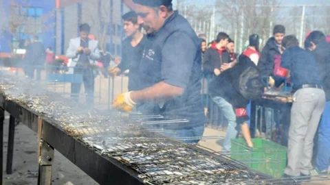 İnegöl'deki Hamsi Festivalinde 2,5 Ton Hamsi Tüketildi
