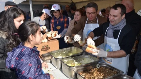 Ümraniye'de Horonlu Hamsi Festivali