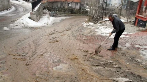 Su Borusu Patladı Sokaklar Su Altında Kaldı