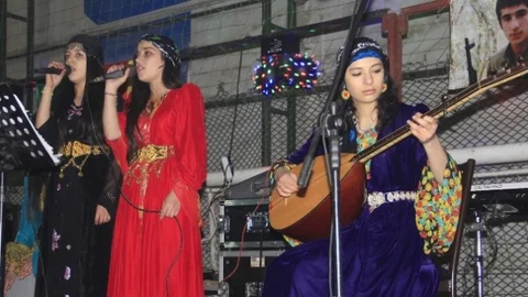 Kürt Sanatçı Diyar Hakkari'de Konser Verdi
