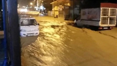 Sağanak Yağış Nedeniyle Gökçeada'da Dere Taştı