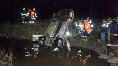 Dereye Uçan Otomobilin Kayıp Sürücüsü Aranıyor