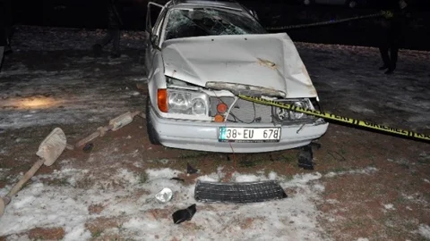 Sivas'ta Otomobil Tarlaya Uçtu 1 Ölü 1 Yaralı