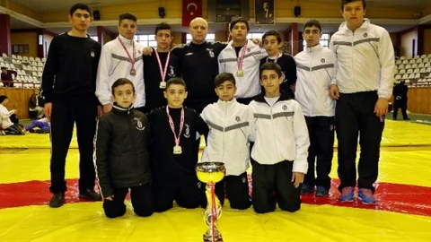 Minderde Zirvenin Adı 'beşiktaş' Oldu