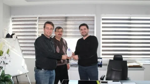 Oraes Sakrad'a Acil Durum Röle Enerji Sistemleri Hibe Etti