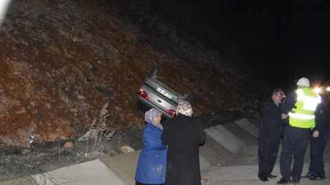 Gülümbe Rampalarında Takla Atan Otomobildekilerin Burnu Bile Kanamadı