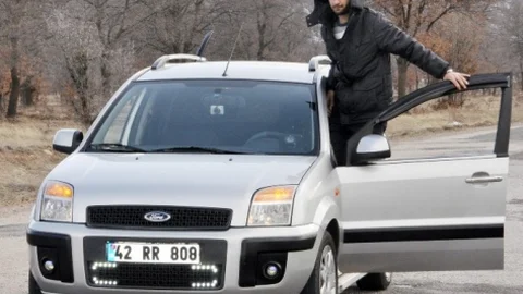 (Özel Haber) Bu Yolda Arabalar Kendi Kendine Gidiyor