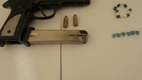 Parkta Uyuşturucu Hap Satarken Yakalandı