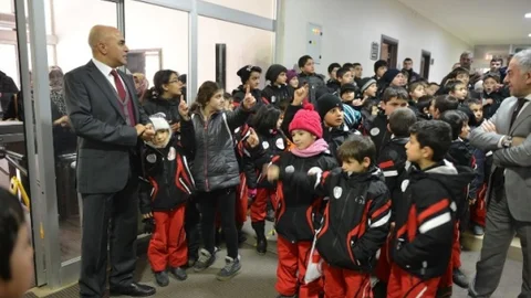 Yakutiye Erzurum'un Çocuklarına Kayak Öğretiyor