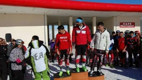 Hakkarili Kayakçılar Başarıdan Başarıya Koşuyor