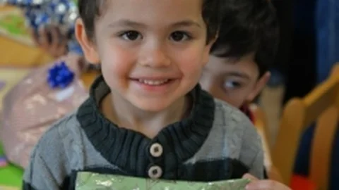 Masal Şatosunda Toplanan Hediyeler Çocuklara Dağıtıldı