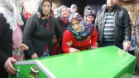 Nefes Borusuna Patlamış Mısır Tanesi Kaçması Sonucu Ölen Bebek Toprağa Verildi
