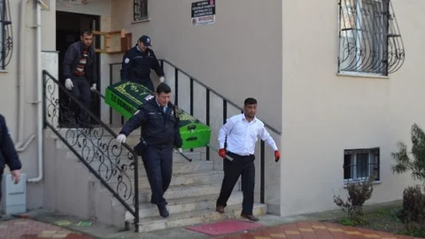 Apartmanın 4. Katında Çıkan Yangında Ev Sahibi Kadın Yanarak Hayatını Kaybetti