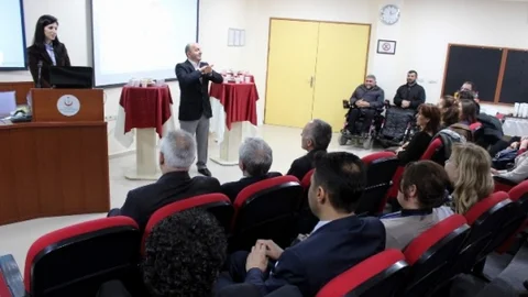 21 Sağlık Personel İşitme Dili Öğrendi