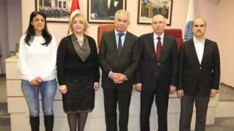 Meclis Üyeleri Seyhan Belediyesi'ne Saldırıyı Kınadı