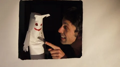 Abt Sahnesinde Kâğıt Tiyatrosu