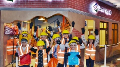 Demir İnşaat Minopolis'te Yeni Nesil İnşaatçılar Yetiştiriyor