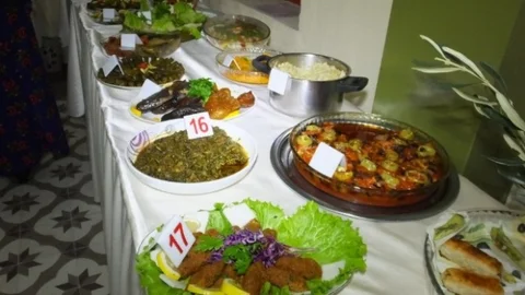 Burhaniye'de Zeytinyağlı Yemekler Yarıştı