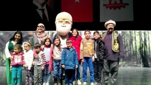 Bilecik Belediyesi Çocukları Sömestri Tatilinde Tiyatro Oyunu Ve Filmlerle Buluşmaya Başladı