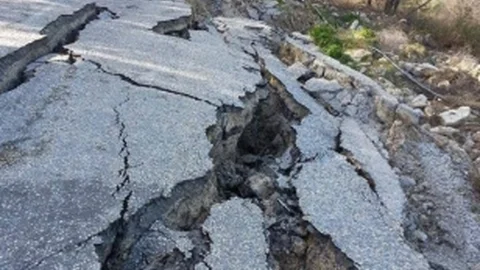 Kuşadası'nda Toprak Kayması