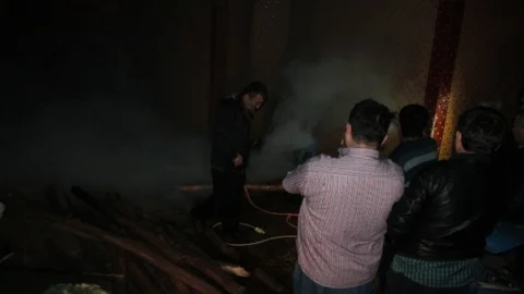 Kömürlükte Çıkan Yangın İçin Mahalleli Seferber Oldu