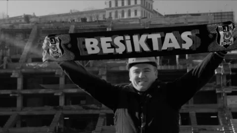 Vodafone Arena İnşaat Ekibinden Taraftara “Sabret” Mesajı