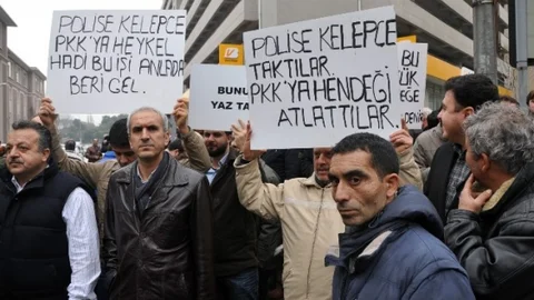 Emniyetin Önünde Bekleyiş Sürüyor