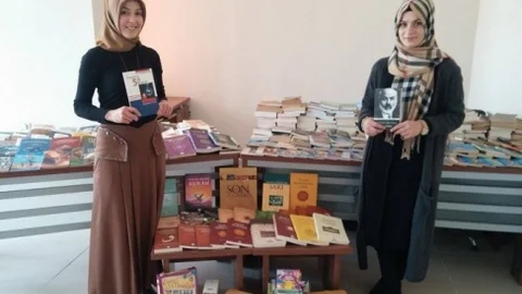 “1000 Gence 1000 Kitap” Projesinde Kitap Sayısı 900'e Ulaştı