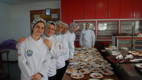 Lapseki'de Aşçı Yardımcısı Kursu Açıldı